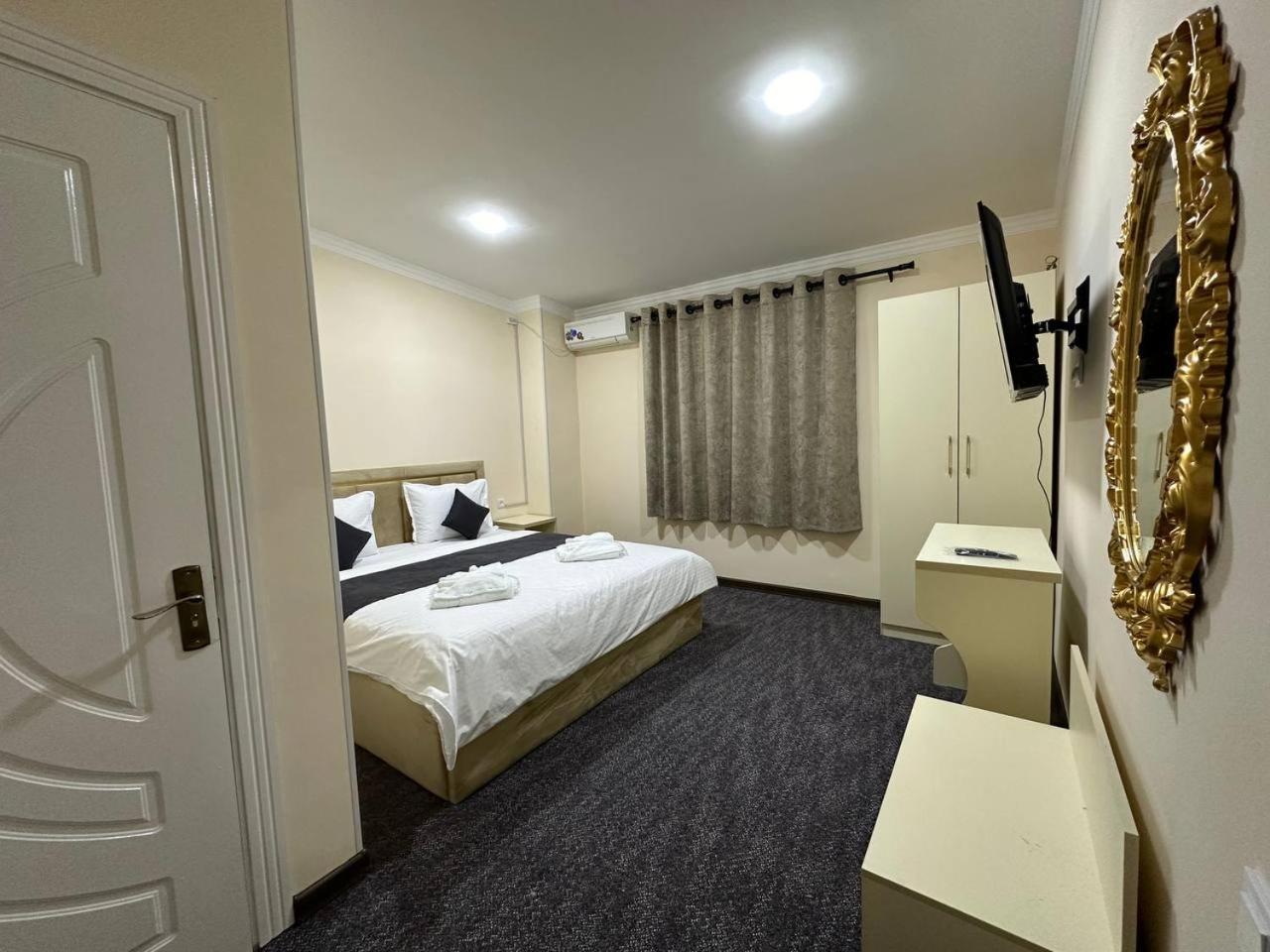 Home Alone Hotel Tashkent Esterno foto