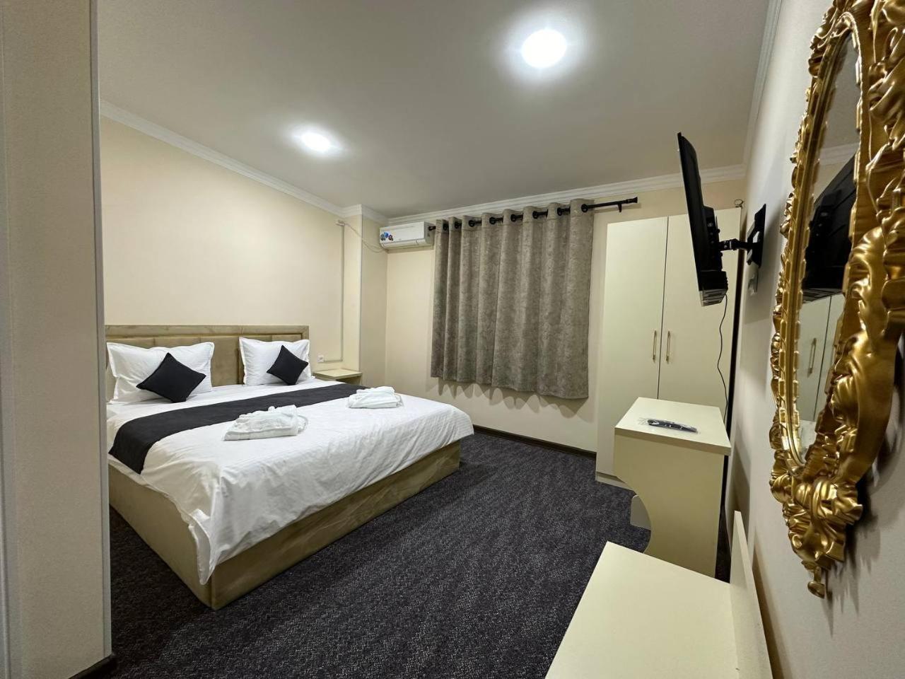 Home Alone Hotel Tashkent Esterno foto