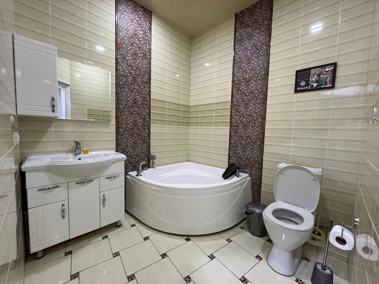 Home Alone Hotel Tashkent Esterno foto