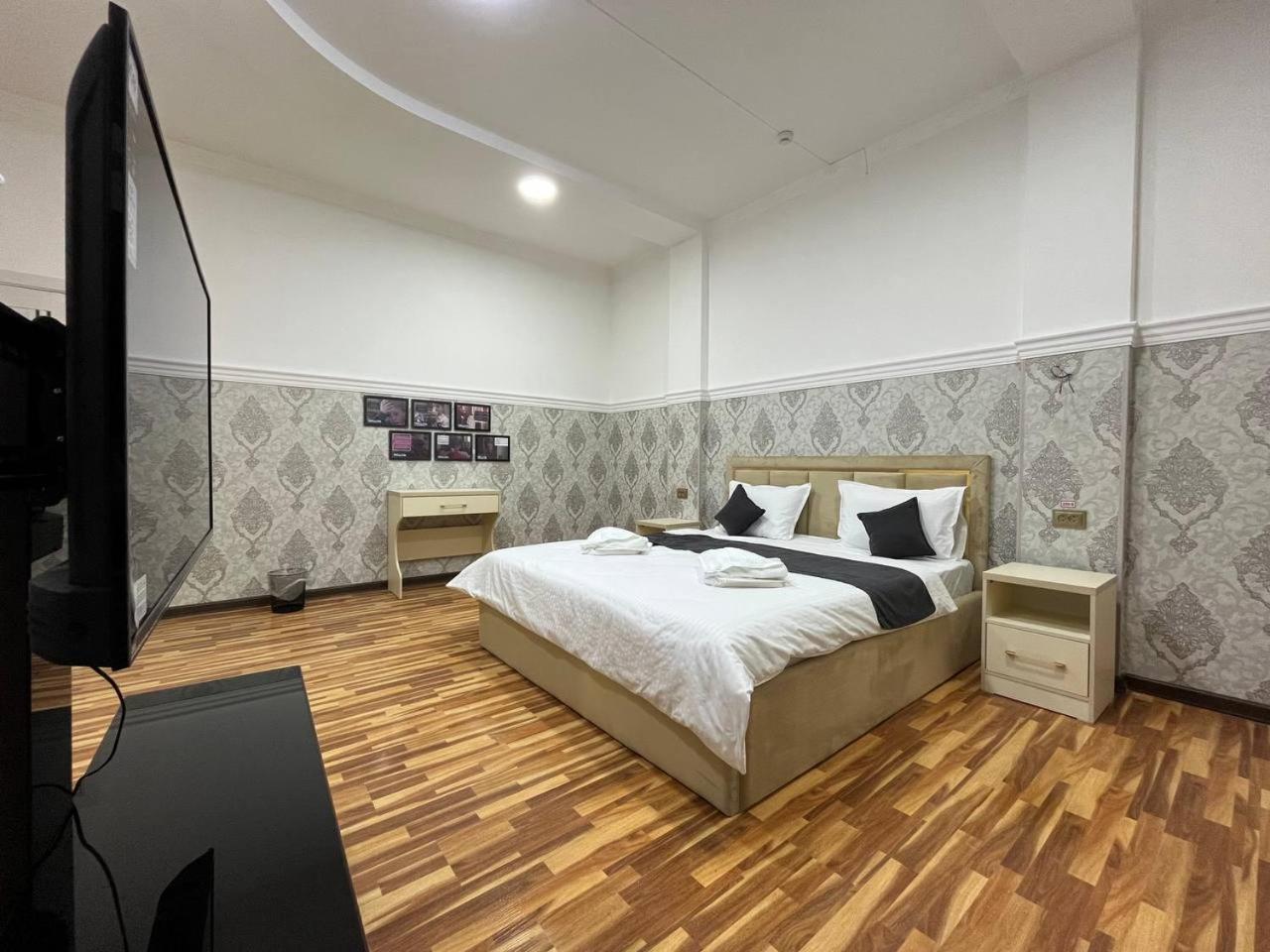 Home Alone Hotel Tashkent Esterno foto