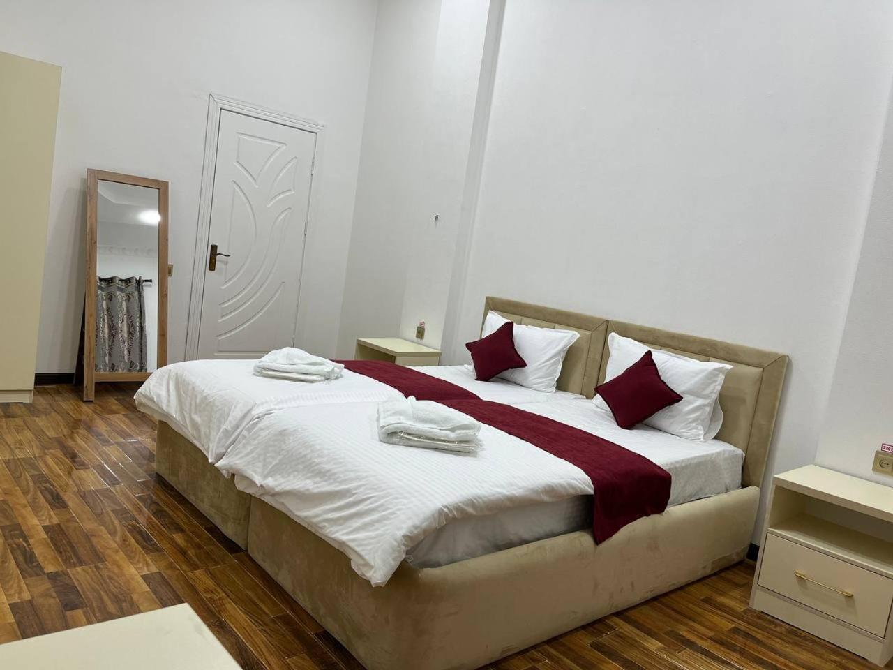 Home Alone Hotel Tashkent Esterno foto