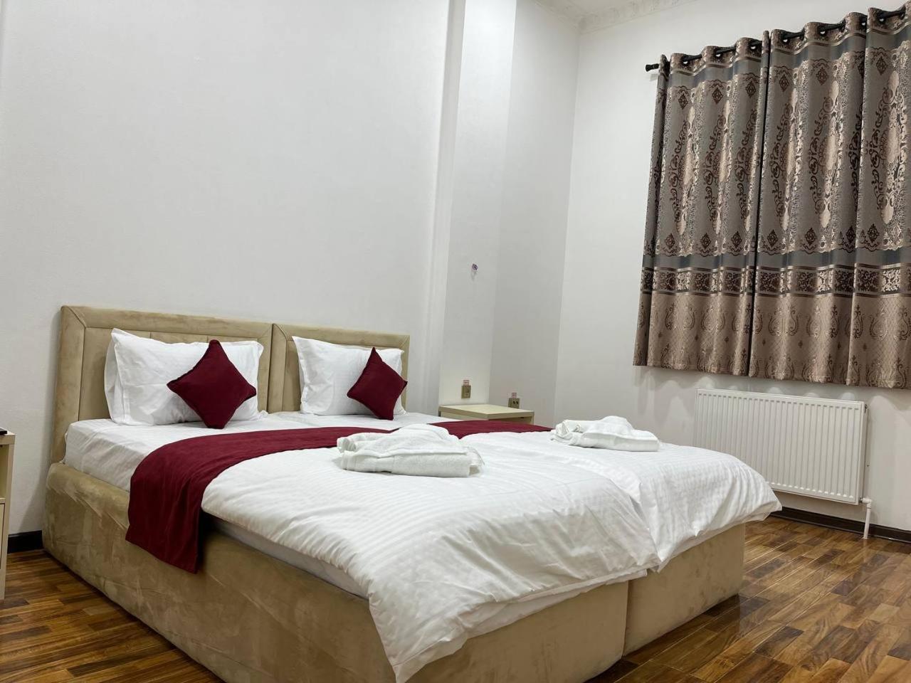 Home Alone Hotel Tashkent Esterno foto