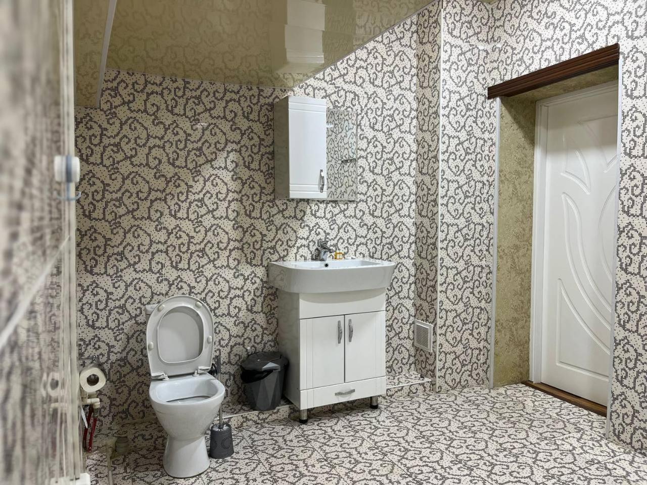 Home Alone Hotel Tashkent Esterno foto